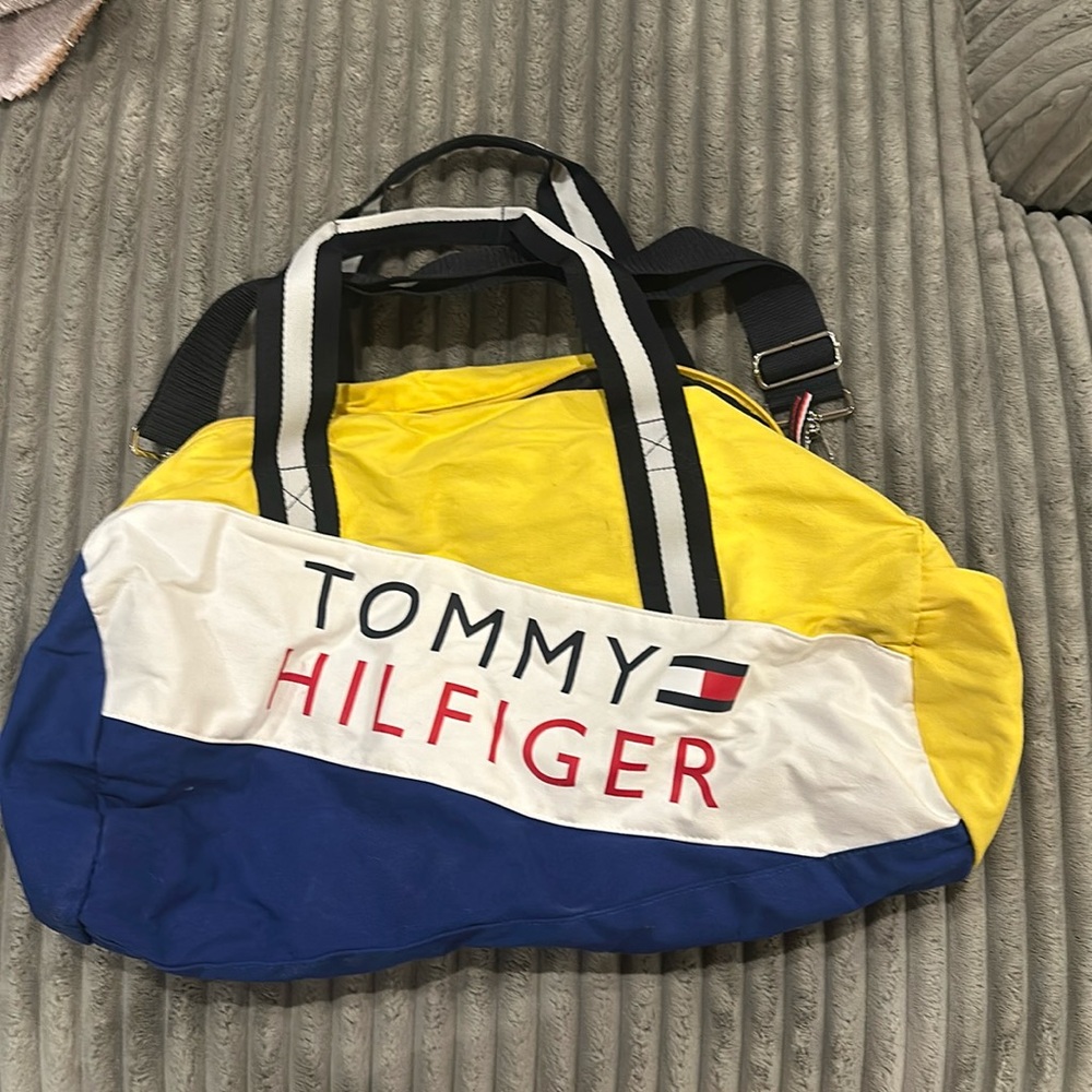 Tommy Hilfiger duffle bag- vintage look !